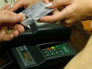 Compras con tarjetas de crédito fuera de Argentina caen US$ 11 millones