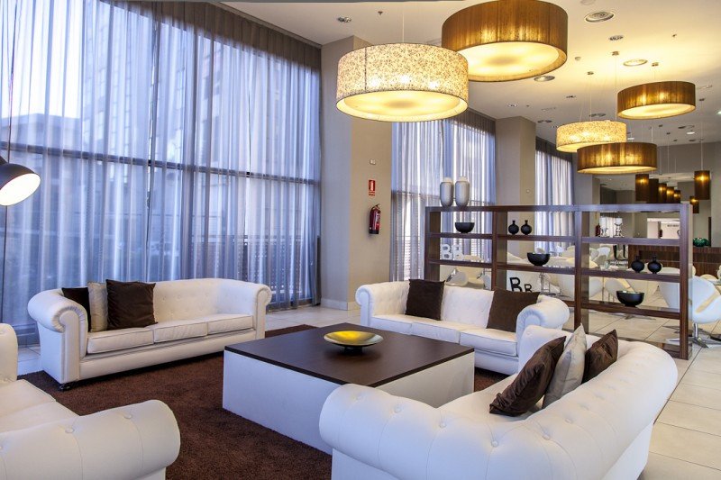 El Hotel Dome Madrid es un 4 estrellas con 240 habitaciones y 2.300 m2 de salas de reuniones.