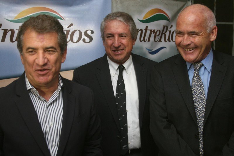 El ministro de Turismo de la Nación, Enrique Meyer, junto al gobernador de Entre Ríos, Sergio Urribarri y Carlos Ascua, presidente de la union entrerriana de rally.
