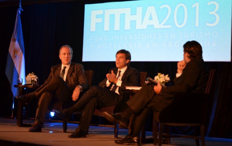Fernando Gaido, Luís MIrabelli y Ramiro Alem en el panel sobre oportunidades de inversión hotelera.
