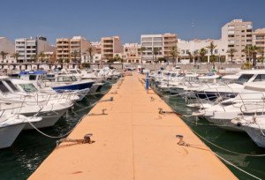 Almería rebajará el IBI y el IAE a los hoteles que abran todo el año