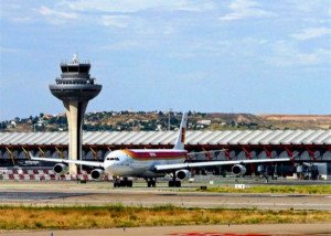 Aerolíneas atribuyen la situación de Barajas al AVE y a la caída de la demanda interna 