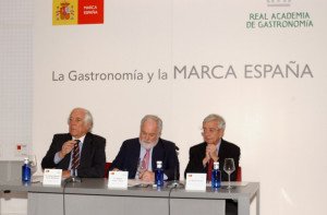 Arias Cañete impulsará la gastronomía en la Marca España