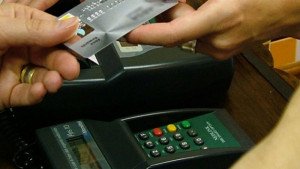 Complican cancelación del consumo con tarjetas de crédito fuera de Argentina