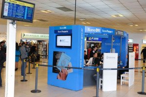 Tres aeropuertos de Argentina entregarán pasaportes instantáneos