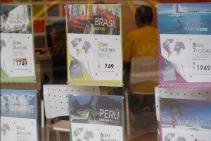 Agencias de Argentina no pueden cobrar en pesos a turistas extranjeros