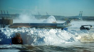 Cancelan 1.300 vuelos en EEUU por una tormenta de nieve