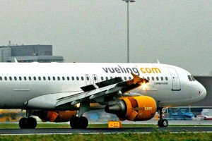 Vueling, primera aerolínea española en permitir el libre uso de aparatos electrónicos   