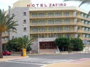 Bankia compra el Hotel Zafiro de Roquetas de Mar en subasta pública