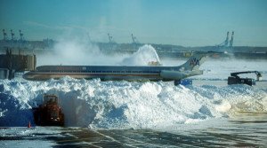 Cancelan 3.500 vuelos en EE.UU. por una tormenta de nieve