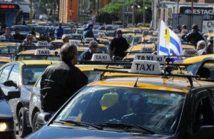 Paro de taxistas en Montevideo por mejoras salariales