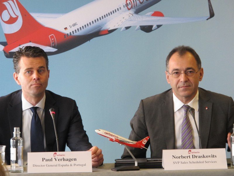 Paul Verhagen, director para España y Portugal, y Norbert Draskovits, vicepresidente de Ventas, de Air Berlin, han presentado hoy en Madrid la nueva programación de la compañía.