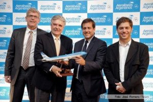 Aerolíneas Argentinas firma compra por cuatro aviones Airbus