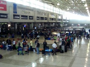 Venezuela comienza a pagar a aerolíneas millonaria deuda en dólares