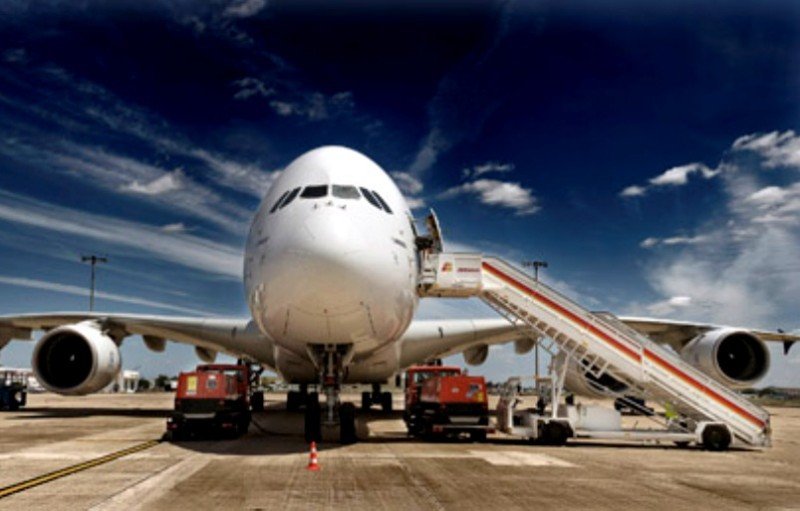 Iberia, Globalia, Swissport, Menzies y Acciona pujan por el handling de 43 aeropuertos