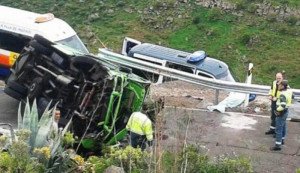 Un turista suizo fallece al volcarse un microbús en Gran Canaria