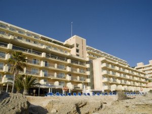 Las hoteleras mallorquinas cambian de estrategia y apuestan por Baleares, según CBRE