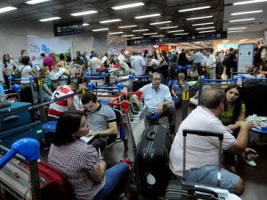 Demoras y cancelaciones en Aeroparque por paro de ATE