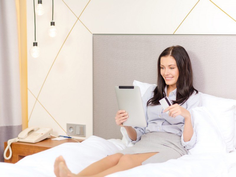 La tablet en la habitación de hotel, además de mejorar la experiencia del cliente, puede representar una fuente adicional de ingresos. #shu#
