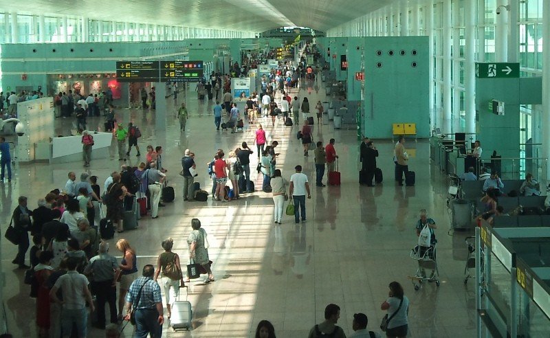 Pasajeros en el aeropuerto de Barcelona.