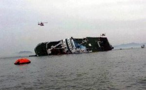 Dos muertos y más de 100 desaparecidos al naufragar un ferry 