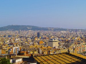 Barcelona no dará nuevas licencias de pisos turísticos en los barrios más visitados