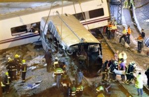 Los ex cargos de Adif imputados por el accidente de tren en Santiago se niegan a declarar 