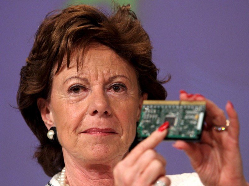 La vicepresidenta de la Comisión y responsable de la Agenda Digital, Neelie Kroes, defiende la innovación y el desarrollo de nuevas tecnologías.