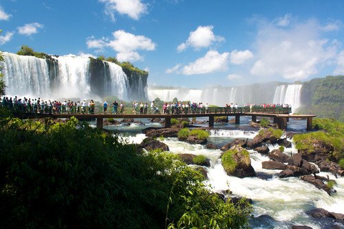 Las Cataratas del Iguazú tuvieron que cerrar al público el lunes. #shu#