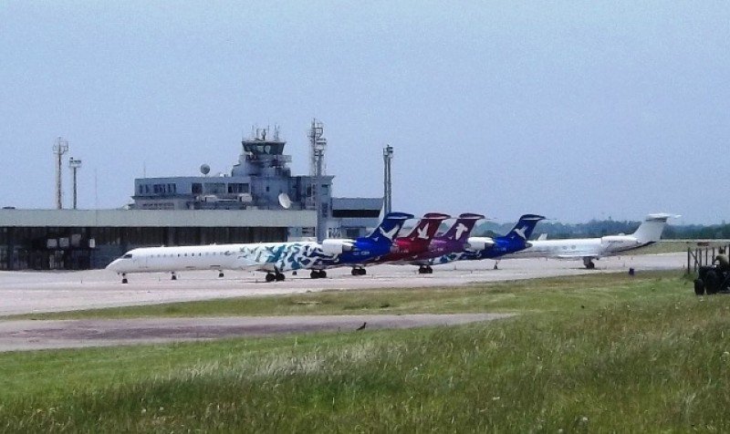 Aviones de Pluna en el Aeropuerto de Carrasco.