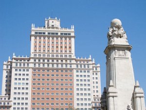 El Santander vende el Edificio España al magnate chino Wang Jianlin por 265 M €