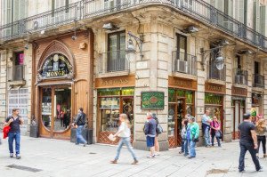 Barcelona abrirá las tiendas a los turistas en domingos este verano