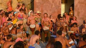 Polémico mensaje en Ibiza: volver solo al hotel puede costarte la vida