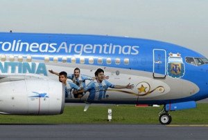 Aerolíneas Argentinas programa cinco vuelos especiales por el partido del martes
