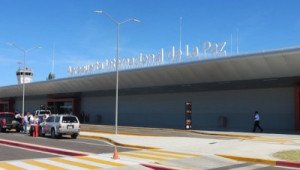 Hombre apuñala a 11 personas en el Aeropuerto de La Paz