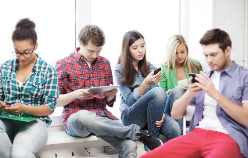 Los millennials han nacido con las nuevas tecnologías y quieren estar siempre conectados. #shu# 