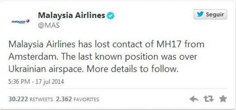 Malaysia Airlines informaba de la pérdida de contacto con el aparato en Twitter.