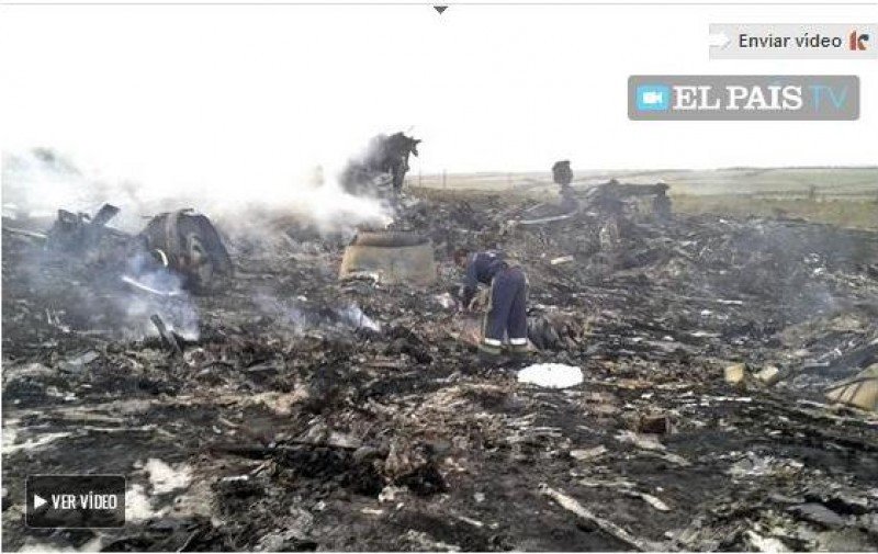 El avión explotó en el aire y cayó en Ucrania, cerca de la frontera rusa.