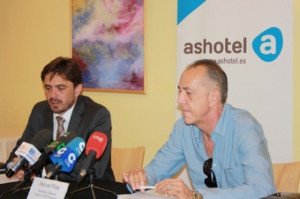 Hoteleros y sindicatos se unen en Canarias contra la legalización del alquiler vacacional