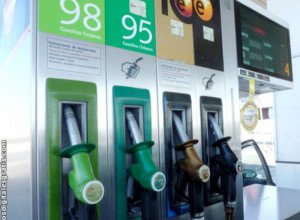 España marca el segundo mayor precio de la gasolina y octavo en gasóleo de la UE 