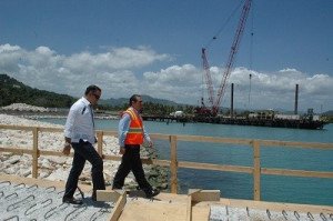Mitur dominicano inspecciona construcción del puerto de Carnival en Maimón