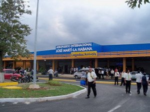 Aeropuerto de La Habana cierra sus puertas a los no viajeros