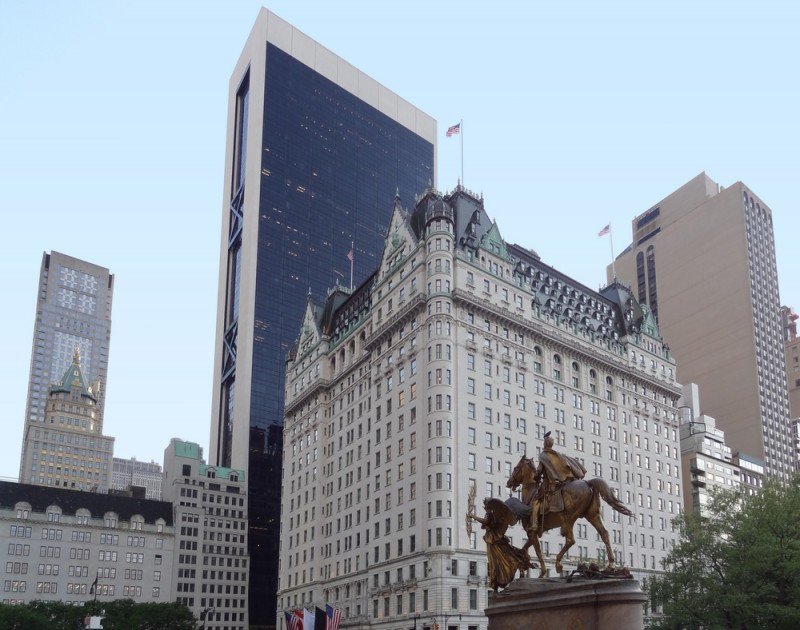 Fondos de gobiernos de Oriente Medio también han mostrado su interés en hacerse con el Hotel Plaza de Nueva York. #shu#