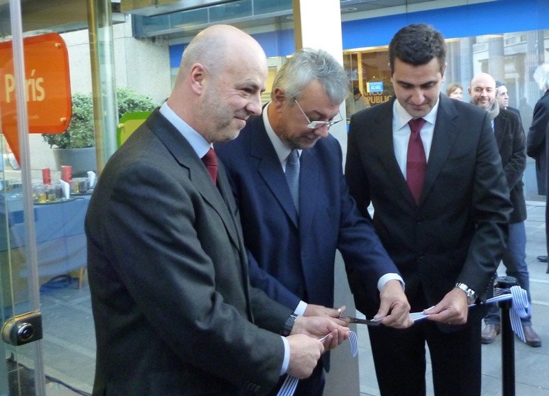 Antonio Carámbula, Enrique Pintado y Francisco Chiari, el gerente general de LATAM Group en Uruguay.