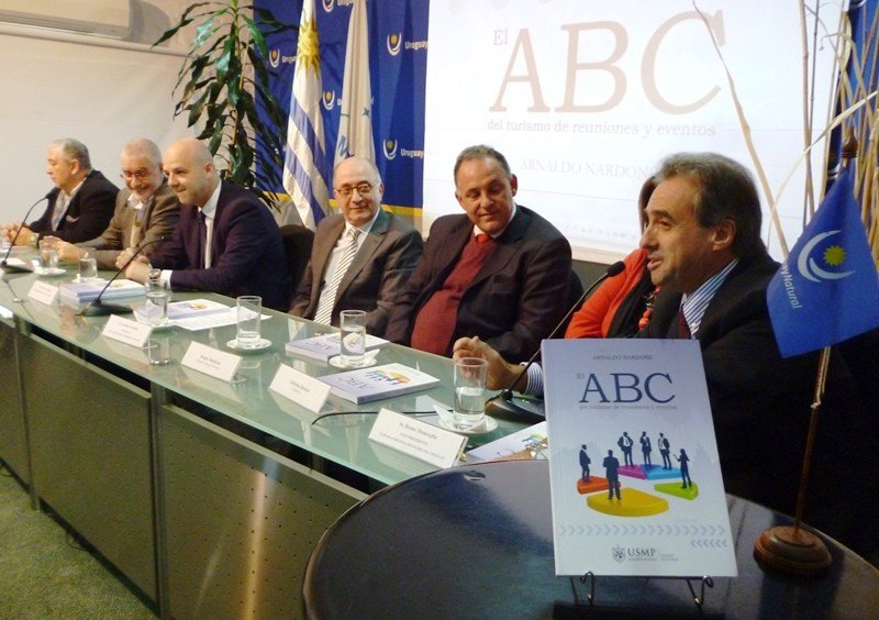 La presentación del libro fue en el Ministerio de Turismo.