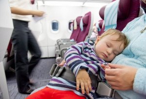 El 80% de las aerolíneas cobra un 10% del billete normal a los bebés
