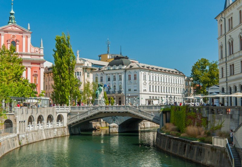 Liubliana es la capital y mayor ciudad de Eslovenia. #shu#