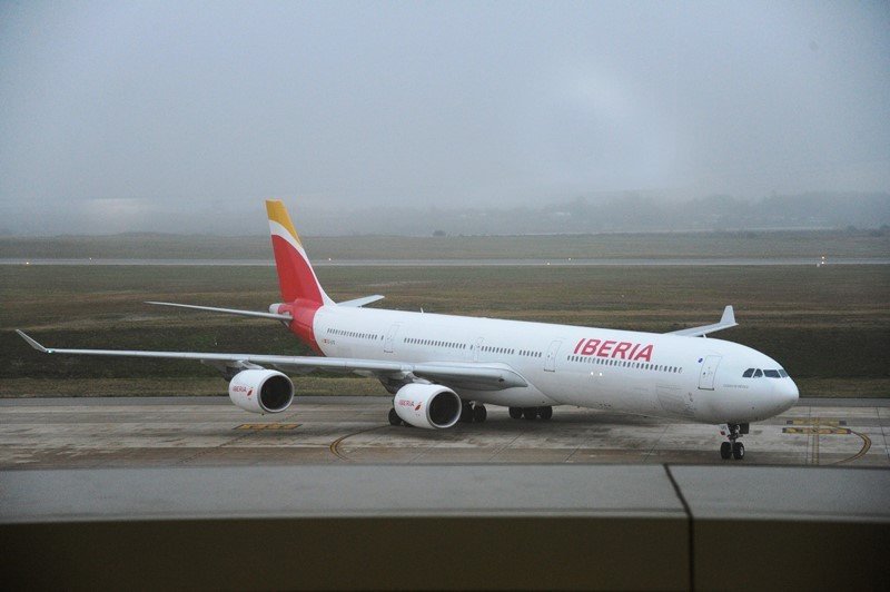 Airbus A340 de Iberia en el Aeropuerto de Carrasco.