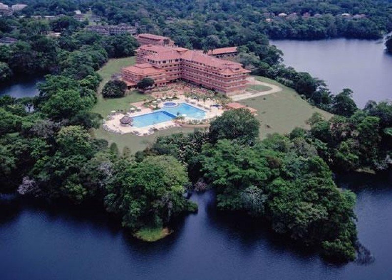 Hotel Meliá Canal de Panamá, junto al lago Gatún.