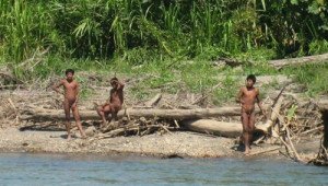 Agencias de viajes ofrecen ‘avistamiento de indígenas’ en el Amazonas